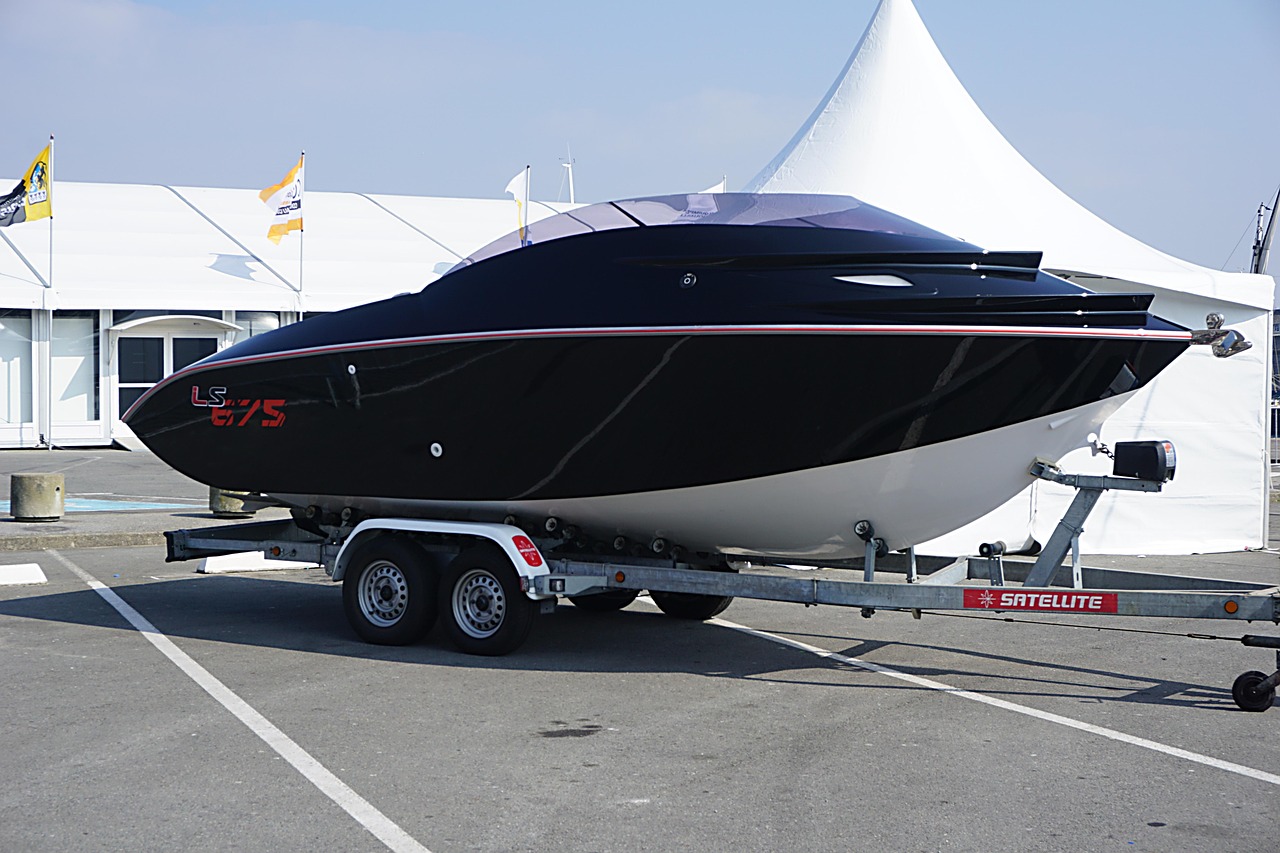 中國(guó)新型軍艦亮相，展現(xiàn)海洋強(qiáng)國(guó)雄心與實(shí)力風(fēng)采