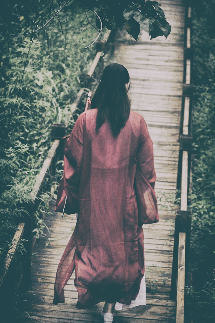 令狐沖是哪部經(jīng)典武俠電視劇的主角？