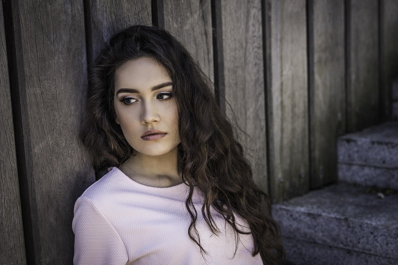 最新女生發(fā)型流行趨勢，多樣選擇與時尚潮流推薦