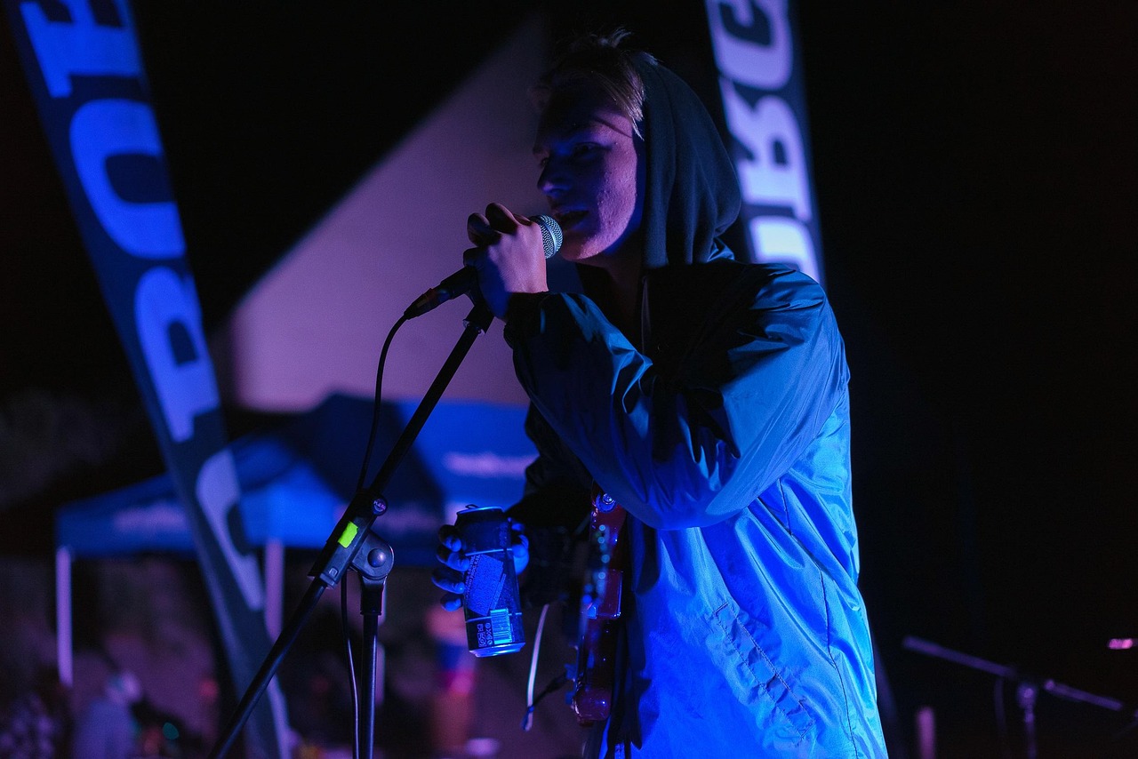 音樂舞臺(tái)上的璀璨之星,男明星歌唱之旅