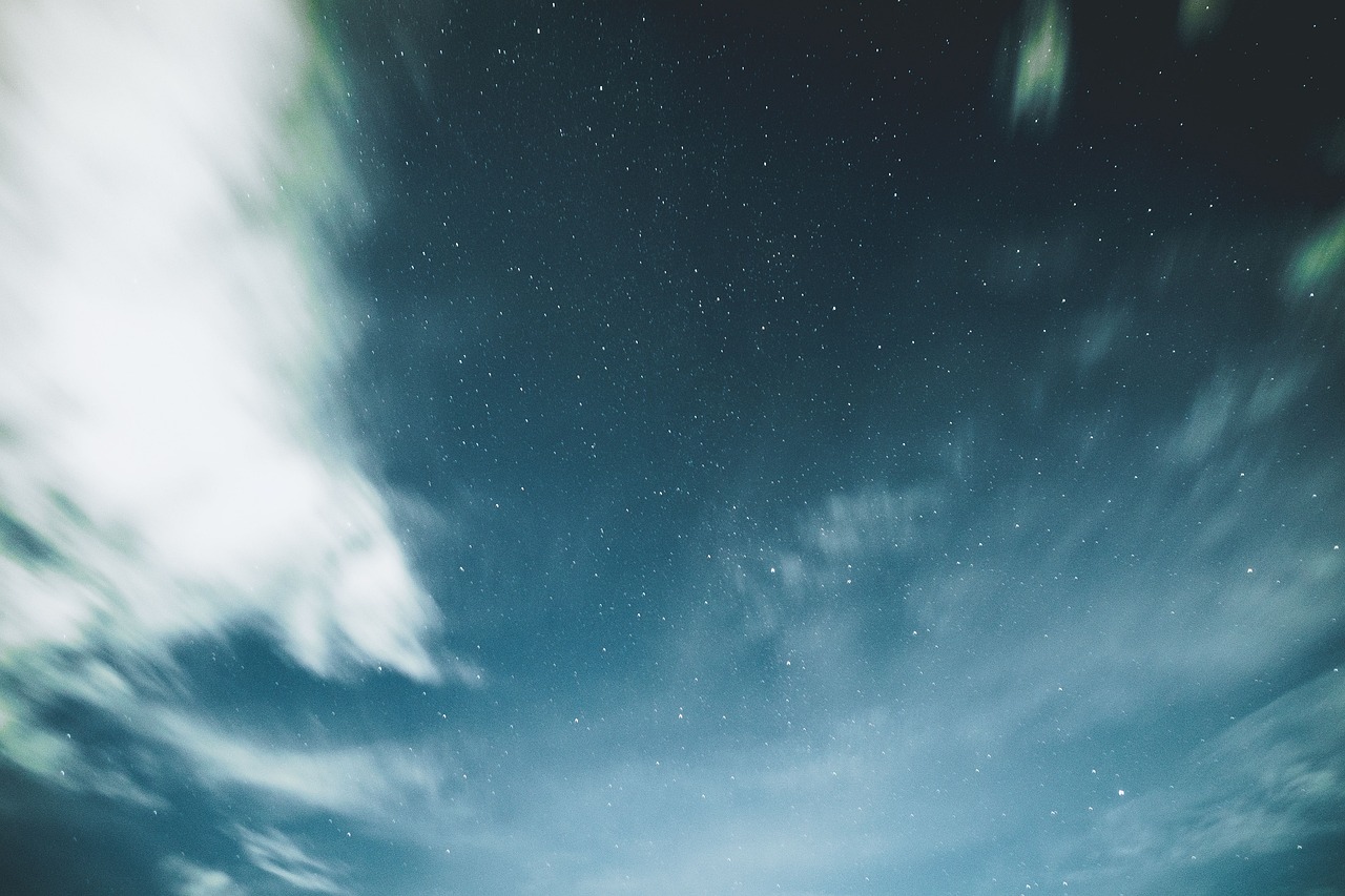 探索星辰之夢，緊扣的星星動漫視覺盛宴