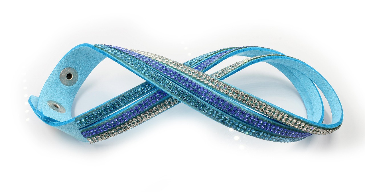 愛(ài)淇軒玉器手鐲新款上市，傳承經(jīng)典，時(shí)尚魅力展現(xiàn)