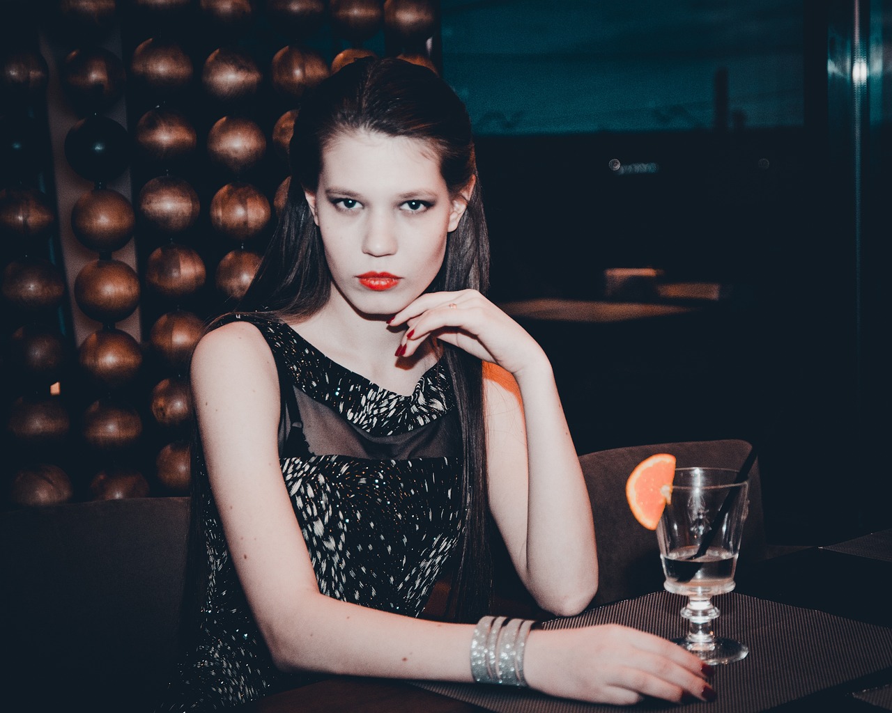 最新國(guó)模風(fēng)采展示——當(dāng)代模特界的璀璨明珠風(fēng)采展示亮相時(shí)尚舞臺(tái)