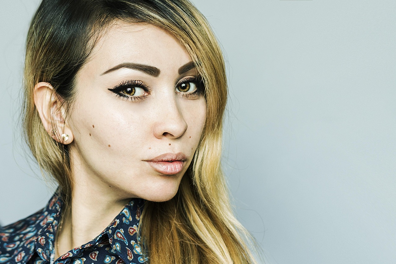 最新時(shí)尚卷發(fā)趨勢(shì)，魅力卷發(fā)的演變與展現(xiàn)