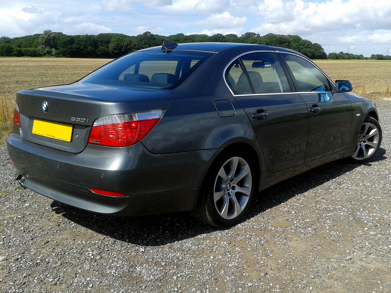 全新奔馳E級(jí)轎車，精工細(xì)琢的優(yōu)雅與超凡性能體驗(yàn)