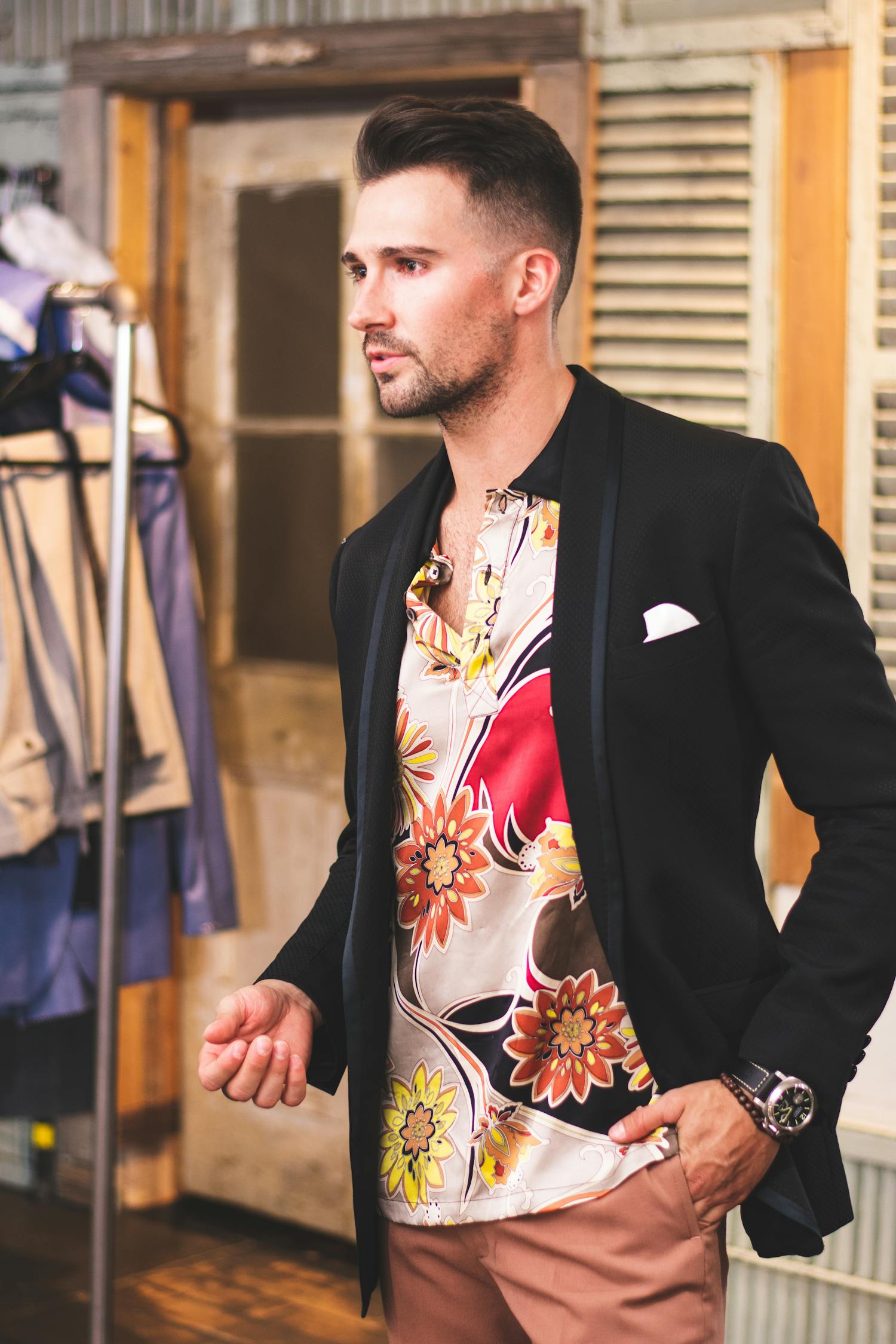 梁冠華演技卓越，塑造經(jīng)典角色——主演電影回顧