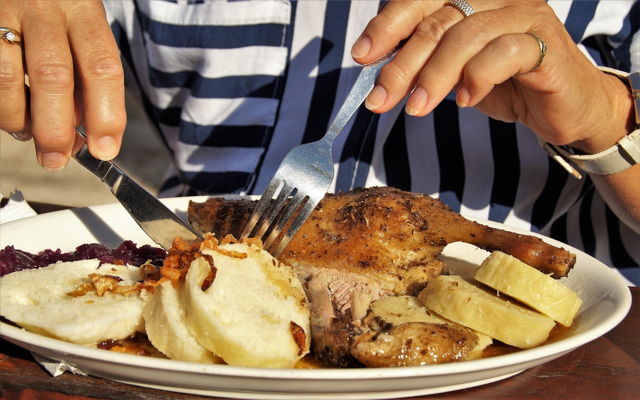 小蠻最新用餐直播，美食盛宴與直播互動(dòng)的新風(fēng)尚