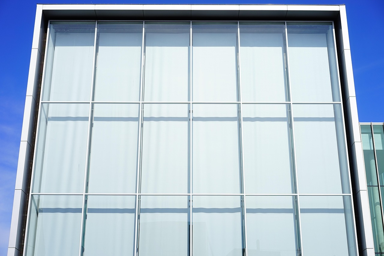 電視柜玻璃，家居美學(xué)的核心元素