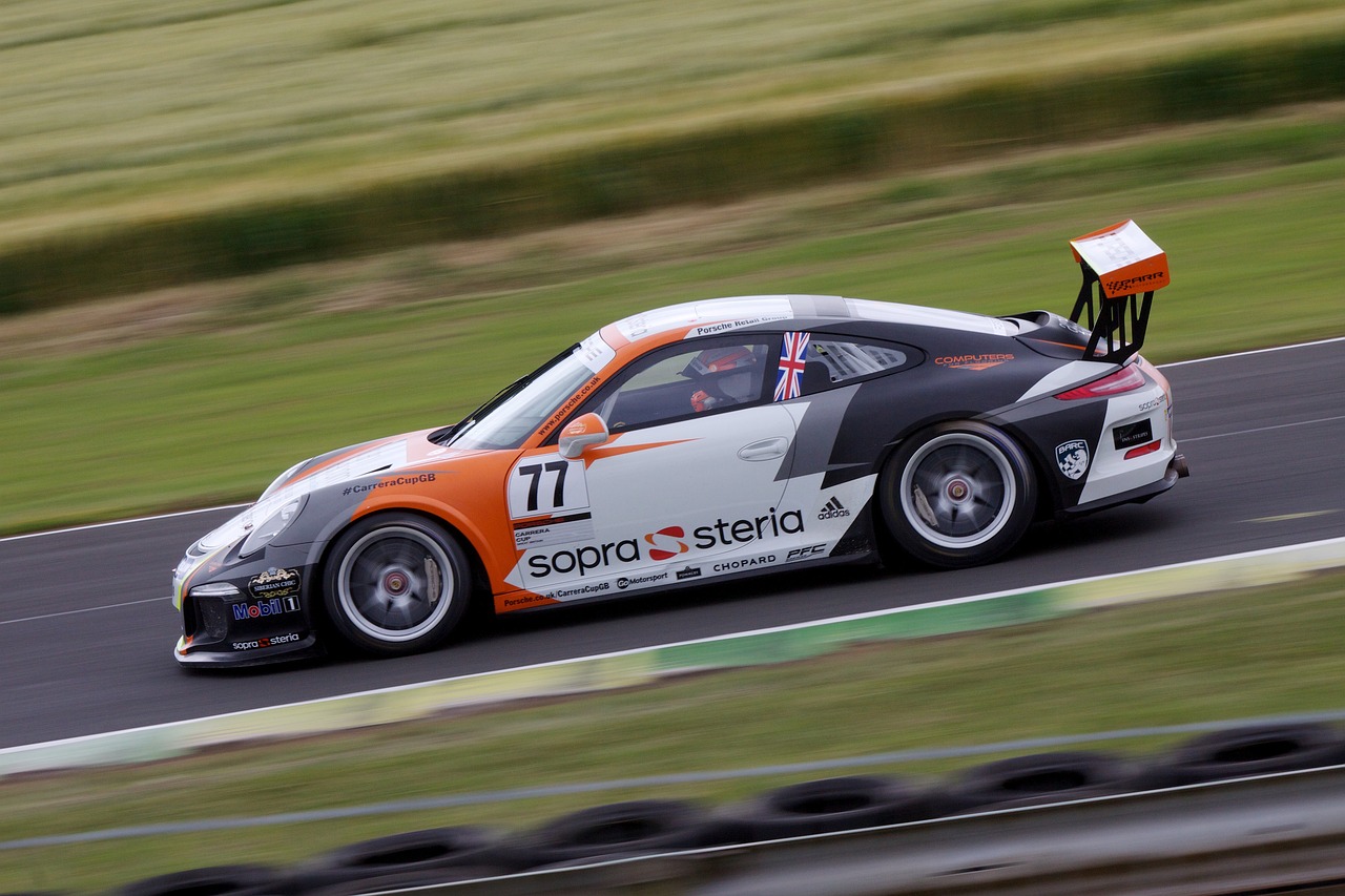 國產(chǎn)車比賽，速度與激情的較量盛宴