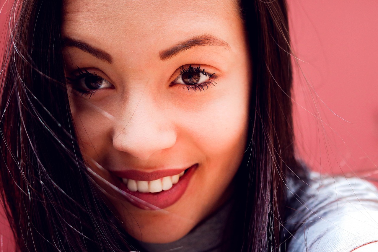 李小冉新發(fā)型亮相，多元魅力展現(xiàn)，打破刻板印象