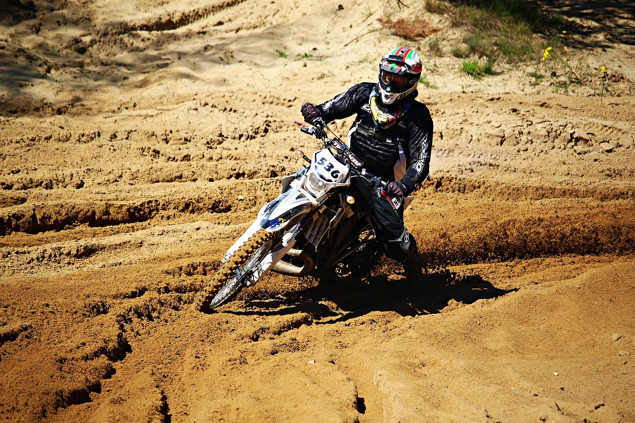 摩托車比賽的極致速度與激情體驗(yàn)，沉浸式競(jìng)技之旅