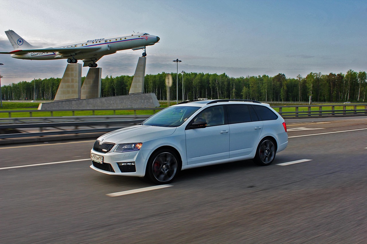 雷克薩斯新款車型即將上市，引領(lǐng)豪華汽車市場(chǎng)新篇章