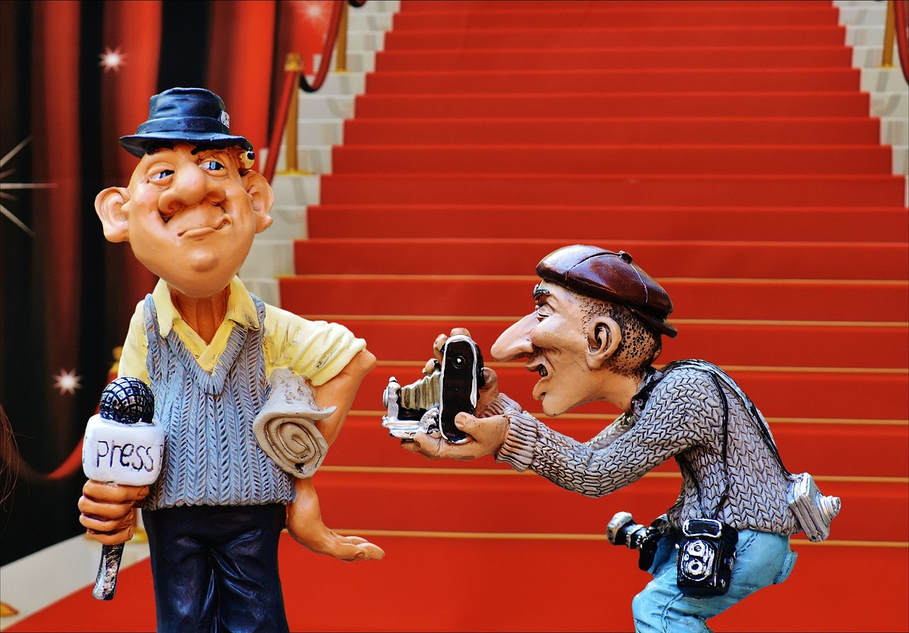 舞臺上的幽默藝術(shù),演員搞怪瞬間引發(fā)笑聲狂潮