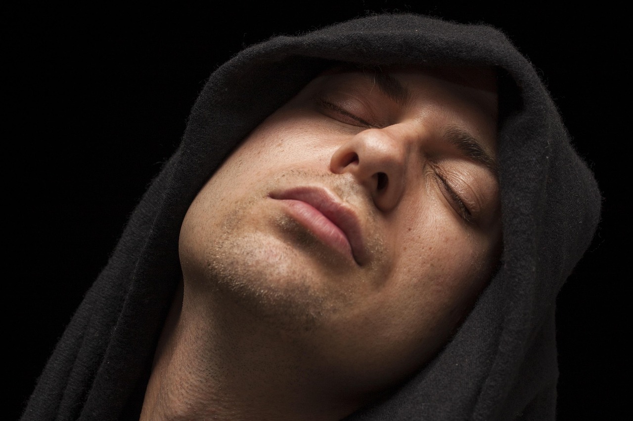 最新激情吻戲,探索情感交織的魔力瞬間