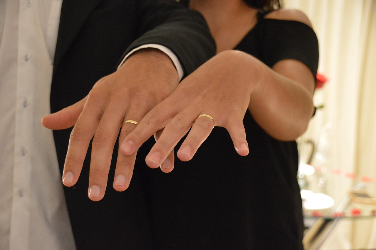 最新激情吻戲,探索情感交織的魔力瞬間