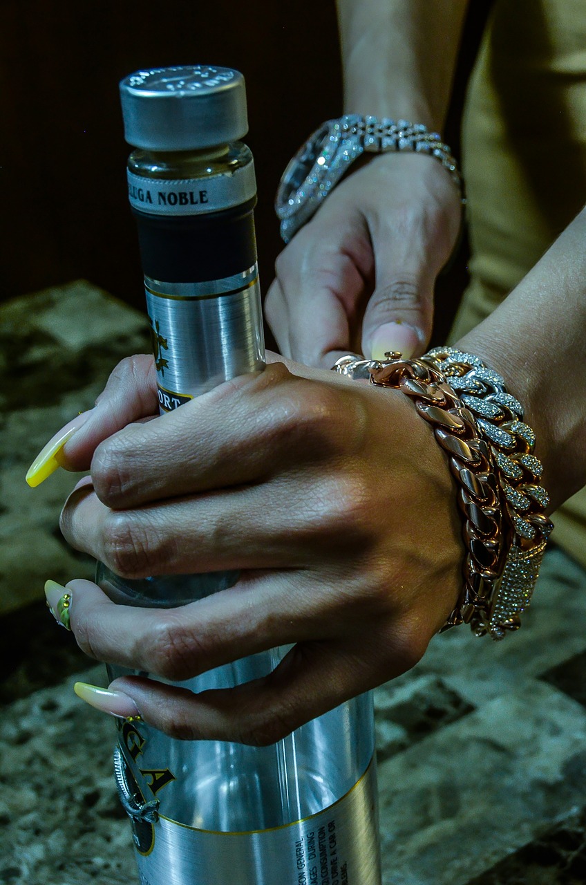 最新流行美甲飾品,引領(lǐng)時(shí)尚風(fēng)潮的指尖藝術(shù)潮流