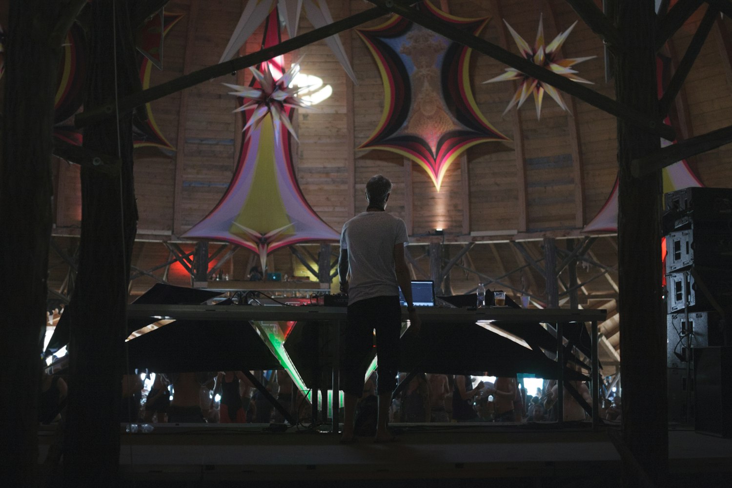 電影英雄主題曲，音樂與影像的絕妙融合之旅