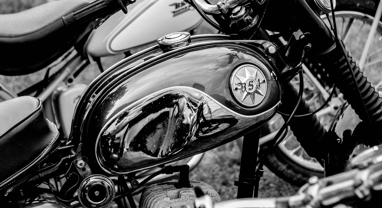 電摩比賽,速度與激情的較量之戰(zhàn)