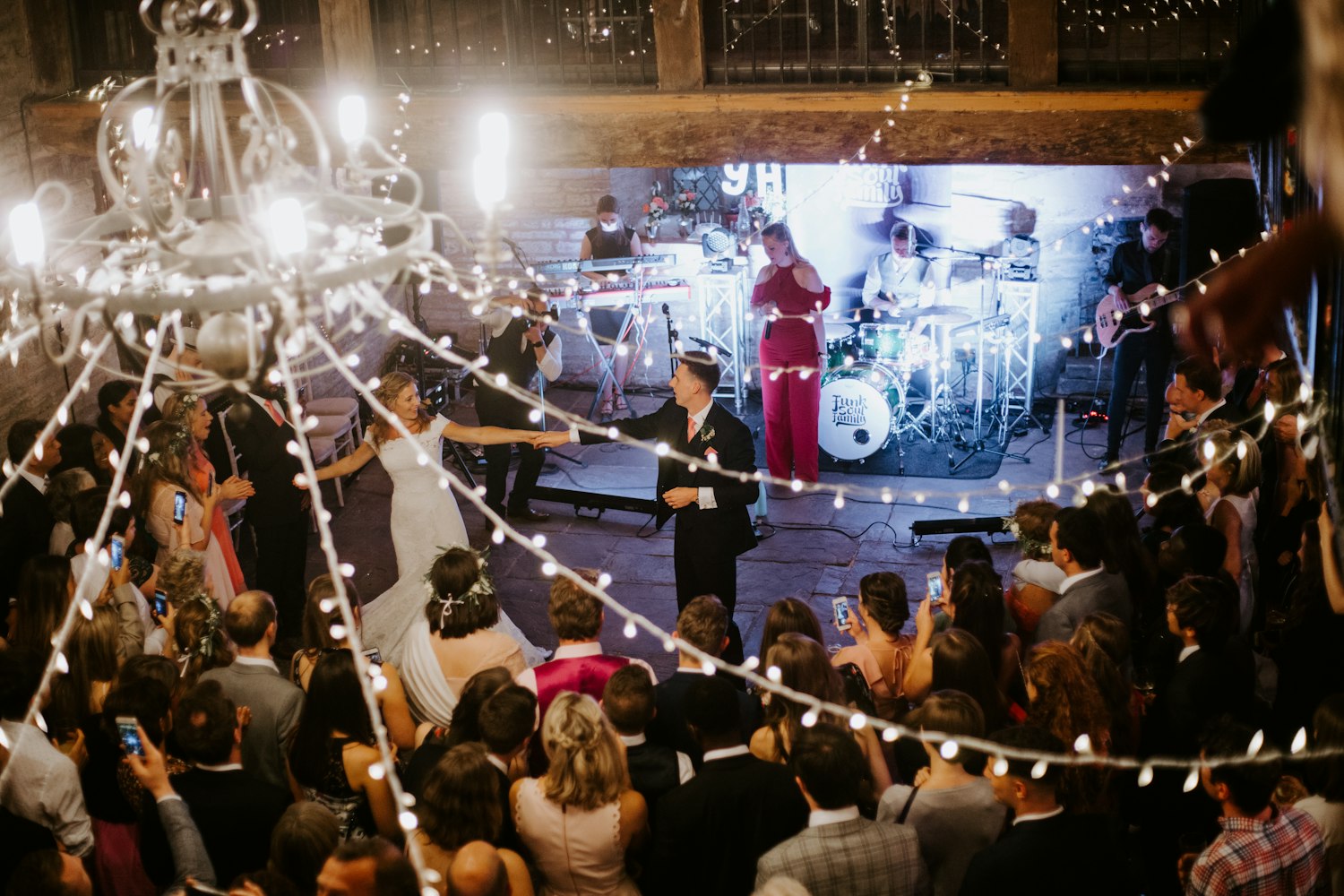 冬季新品上市,時(shí)尚與溫暖的完美融合