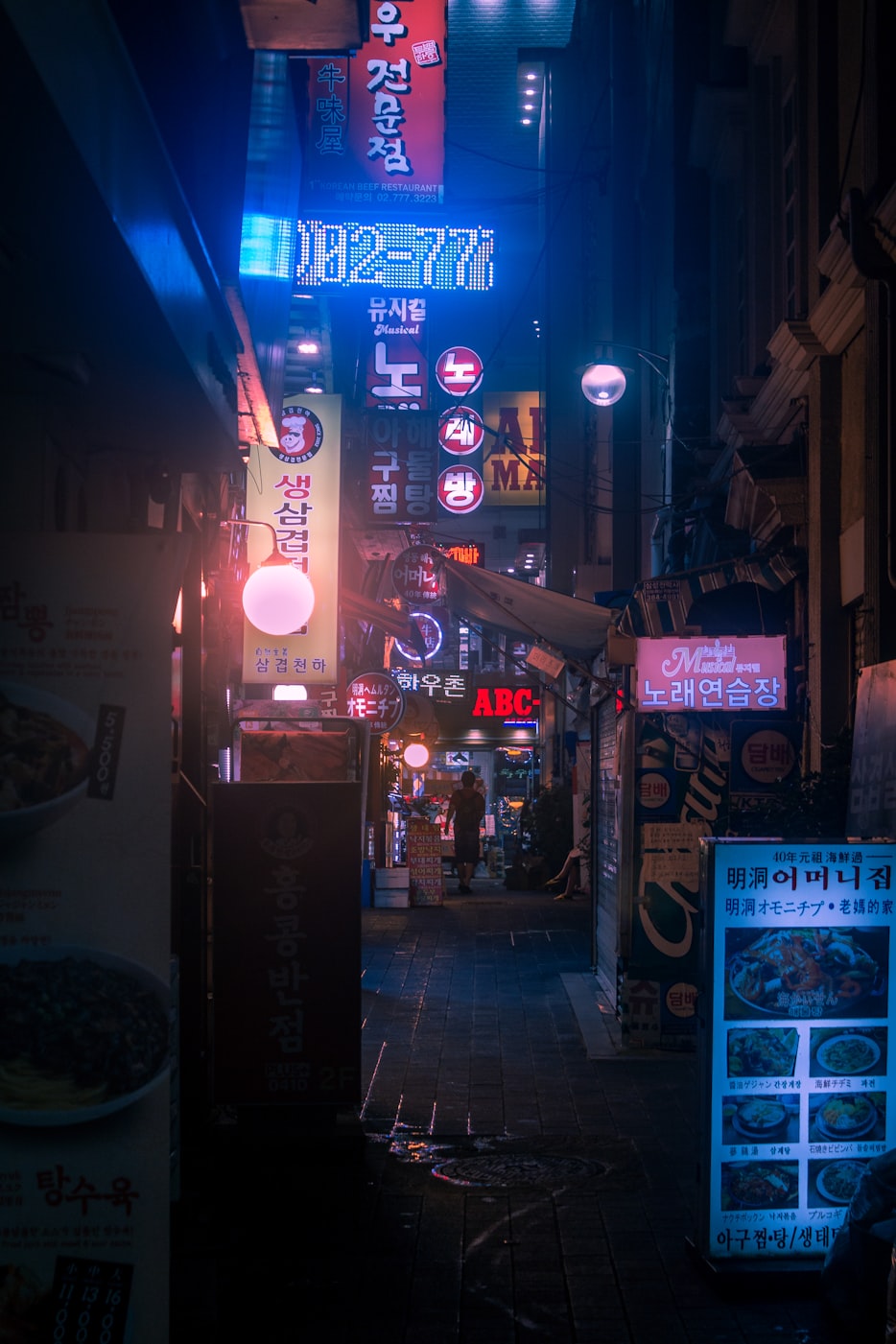 光影交織的都市夜生活，夜夜電影院的魅力之旅