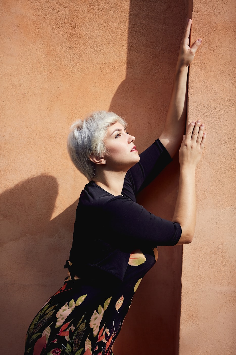 王偉，香港演員的璀璨之星之旅